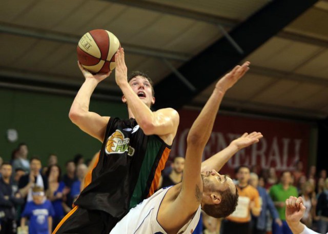 ABL 2013/14 2. Bundesliga 2. Semifinale DC Timberwolves vs Basket Flames, Roman Jagsch (9), Terrence Aryee (4)